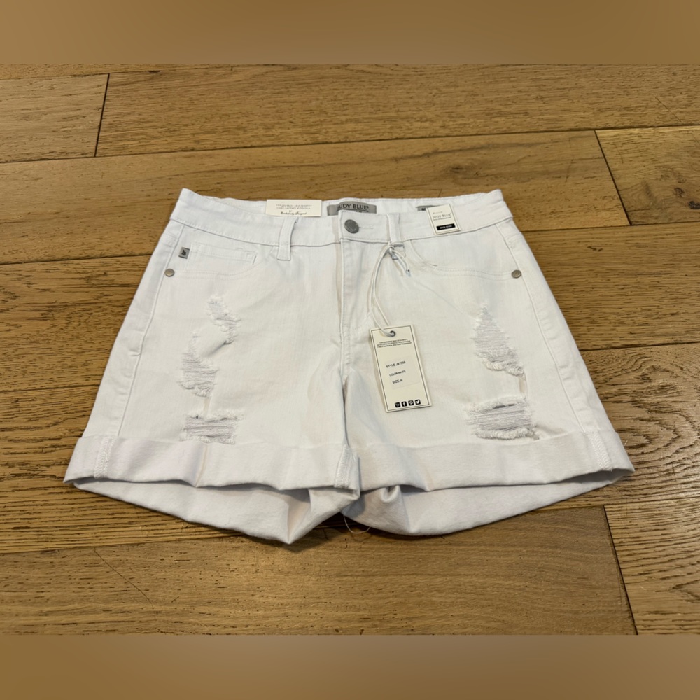 Judy Blue Boyfriend Fit Distressed White Jean Shorts Women’s Size Medium NWT